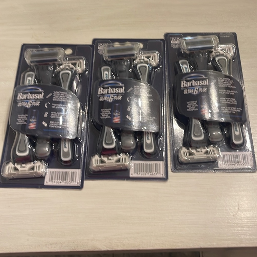 Barbasol Ultra 6 Plus Razor -Black & Silver new 3 to a pack, 3 pack 9 razors NWT